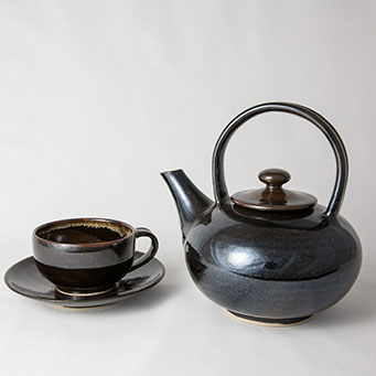Tenmoku glazed teapot and cup – – UK private collection