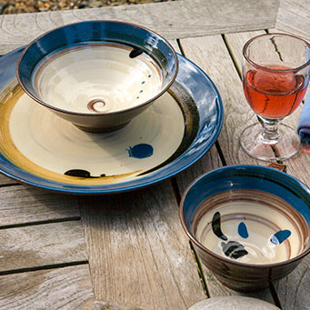 GALA – table setting: dinner plate (26cm), soup/dessert bowl (15cm), cappuccino cup (11.5cm)