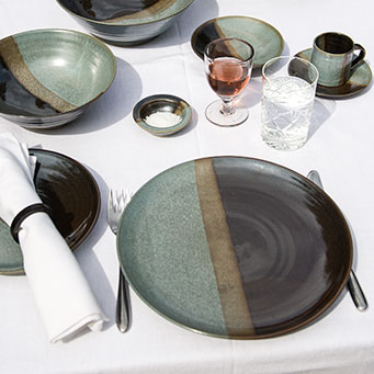 AURORA – table setting: dinner plate (26m), with desssert bowl (11.5cm) and pasta bowl (19cm) in background